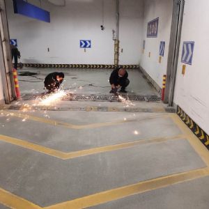 指揮中心部分破損地坪修復(fù)